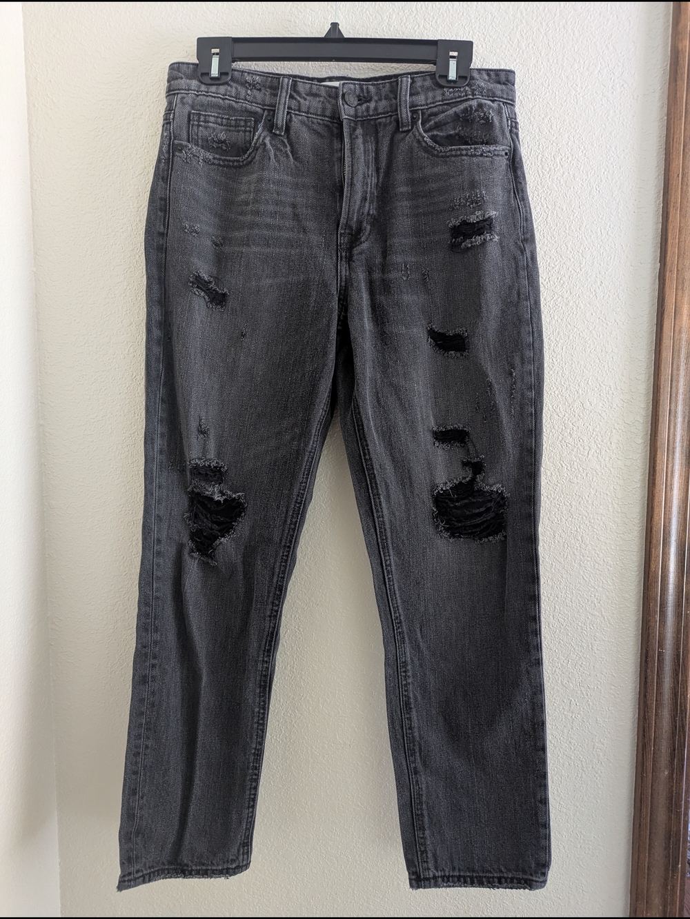 Women’s Distressed Boyfriend Jeans in Washed Black